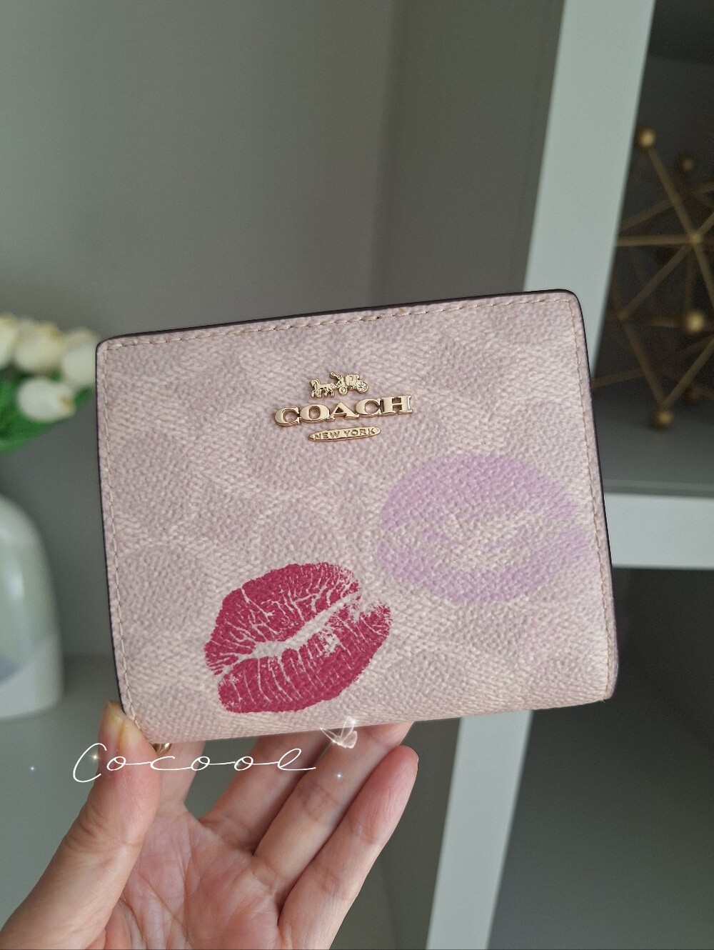 New COACH CZ952 Snap Wallet In Signature Canvas With Lips Print Sand Color